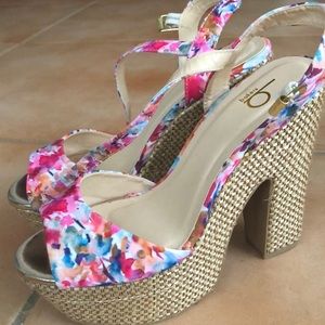 Print sandals